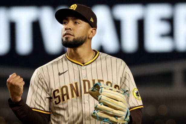 Robert Suarez y los Padres San Diego acuerdan un contrato de 5 anos por 46 millones