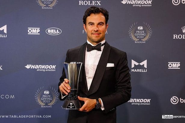 FIA premia a Checo Perez en la ceremonia de la gala anual