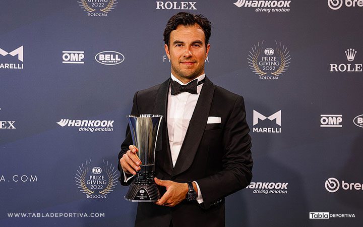 FIA premia a Checo Perez en la ceremonia de la gala anual
