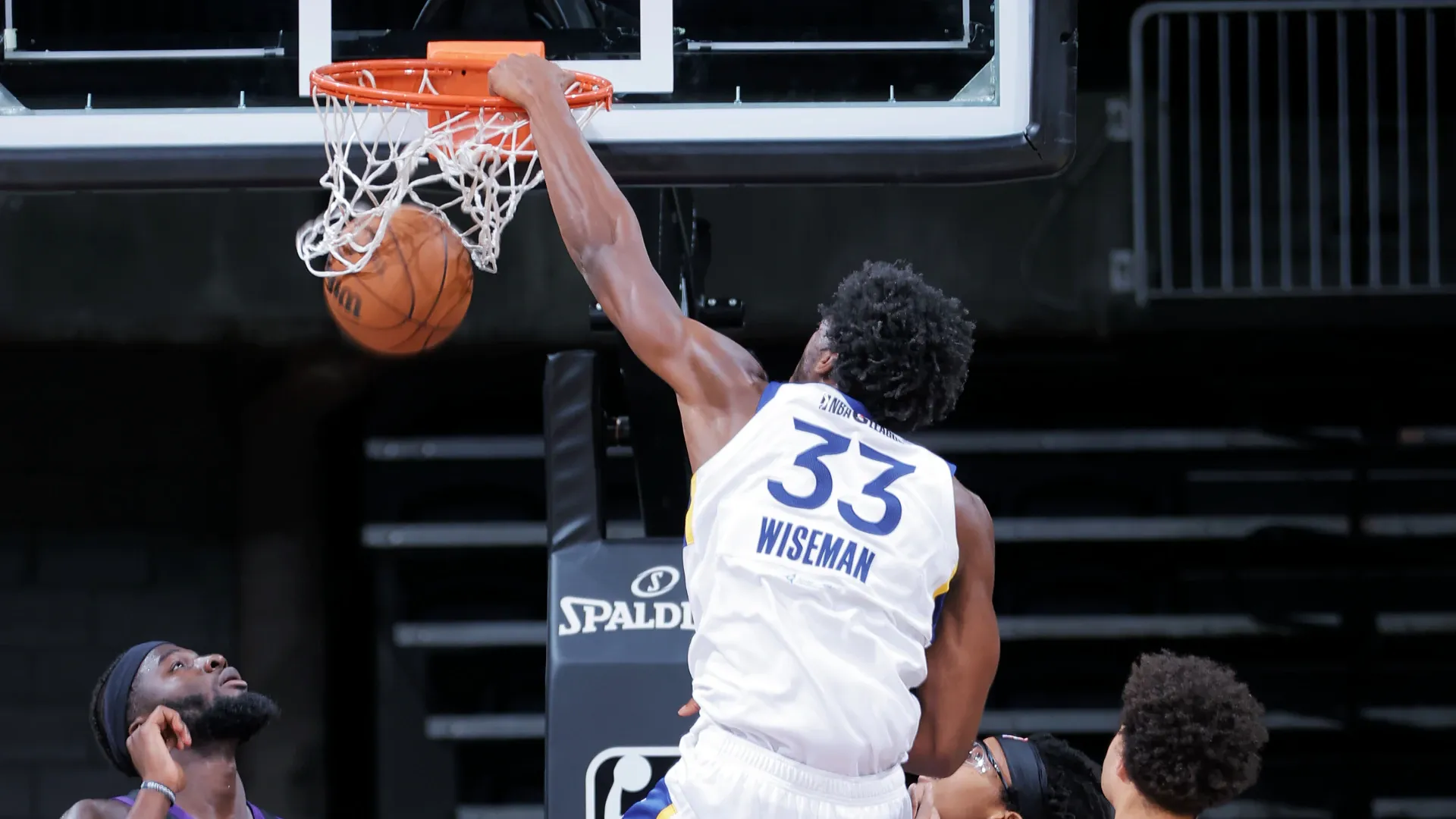 James Wiseman sale de la G League y esta de regreso en Golden State