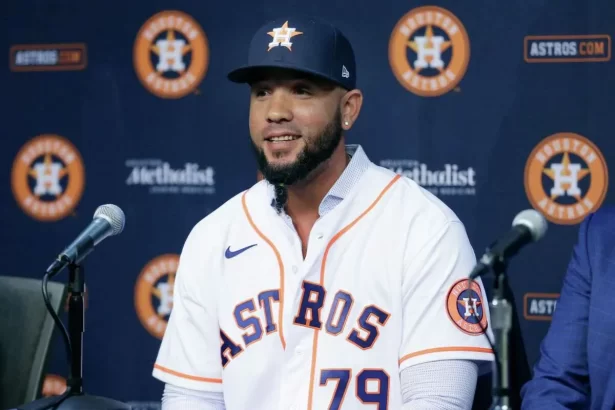 La razon por la que Jose Abreu firmo con los Astros y no con los Padres o los Guardianes