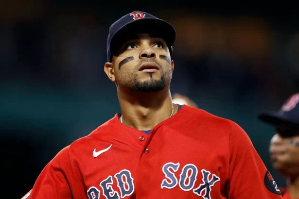 Xander Bogaerts firma contrato con los Padres de San Diego por 11 anos