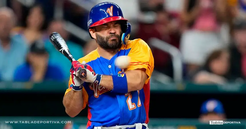 Jose Altuve sale lesionado en partido entre Estados Unidos y Venezuela en el Clasico Mundial de Beisbol