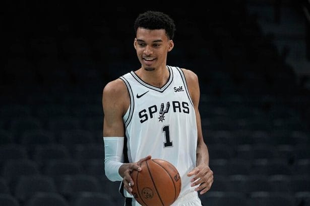 El debutante de los San Antonio Spurs Victor Wembanyama envuelto en una polemica en Las Vegas