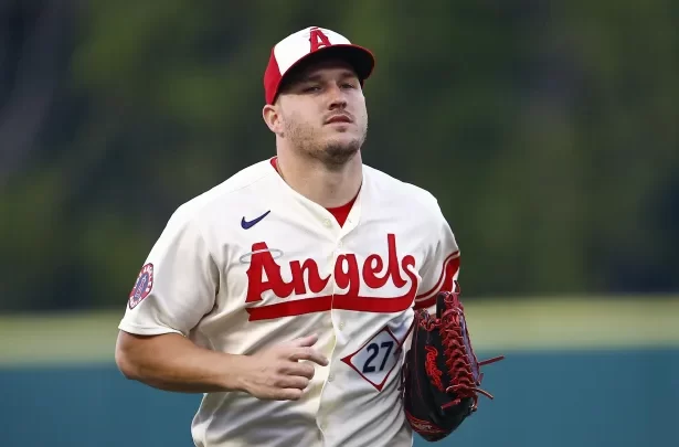 Mike Trout se somete a cirugia exitosa en su muneca izquierda