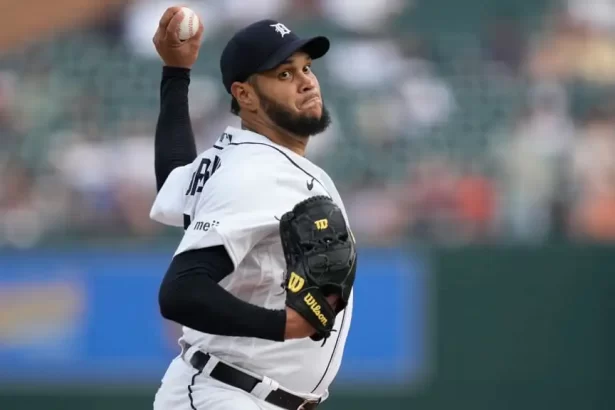 Eduardo Rodriguez decide quedarse en Detroit