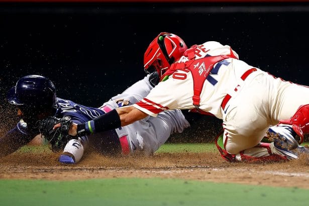 Los Angelinos de Los Angeles Logran su Primer Triple Play en 26 Anos