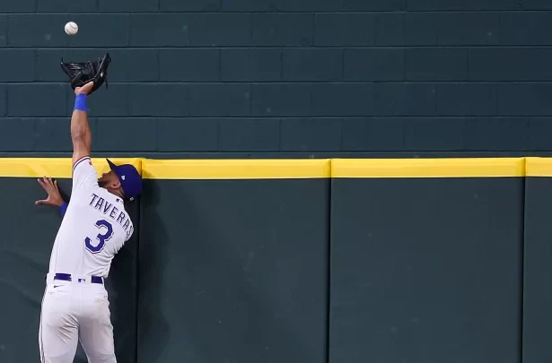 El momento cumbre de Leody Taveras en el juego 3 contra los Astros de Houston