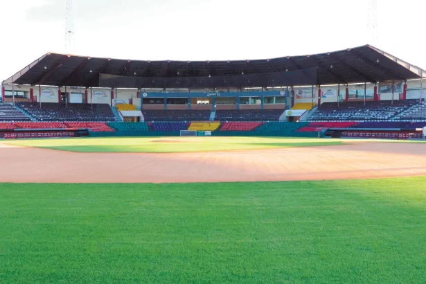 Inesperada suspension del duelo entre Gigantes del Cibao y Leones del Escogido