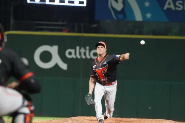 Toros del Este le propinan paliza a los Tigres del Licey en el Quisqueya