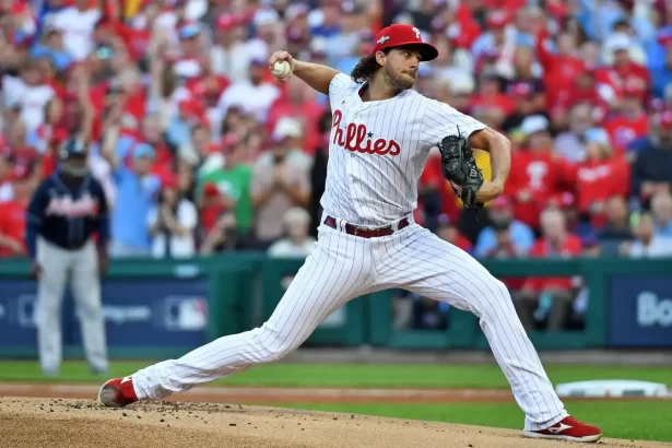Aaron Nola renueva con los Filis de Filadelfia por 7 temporadas mas