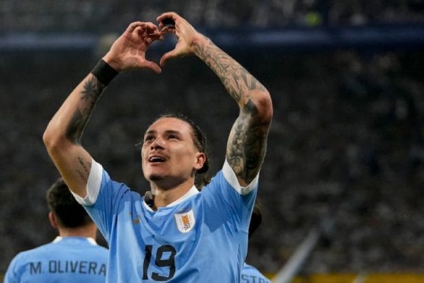 Desbancando al campeon Uruguay rompe el invicto de Argentina