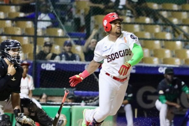 Leones del Escogido se imponen con autoridad a las Estrellas Orientales
