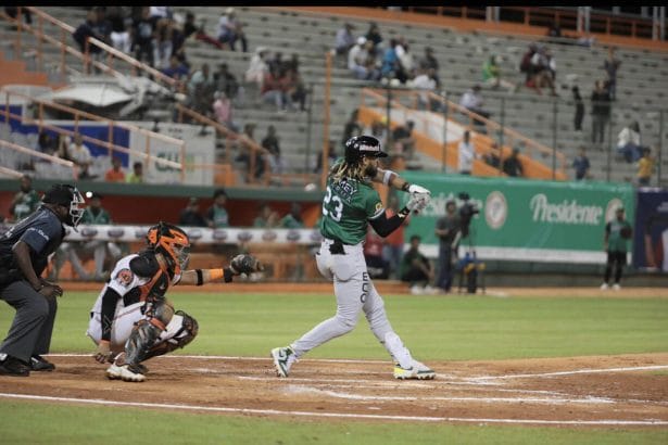 Fernando Tatis Jr. conecta jonron que le aseguro el paso al Round Robin a las Estrellas Orientales