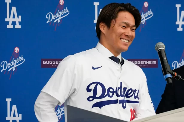Yoshinobu Yamamoto habla sobre su eleccion de jugar con los Dodgers