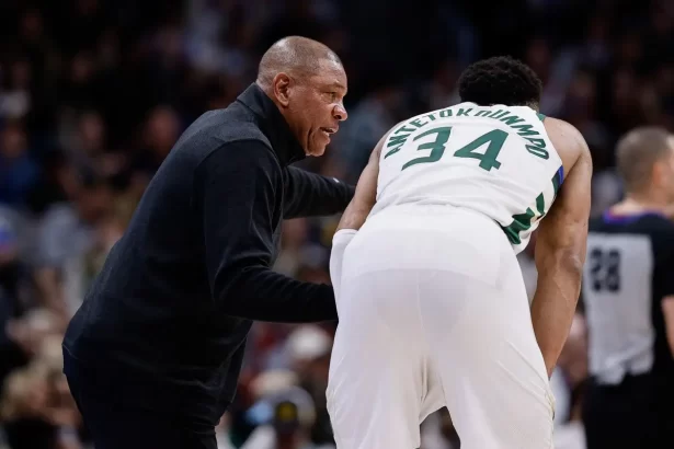 Giannis Antetokounmpo anima a Doc Rivers en su trayectoria