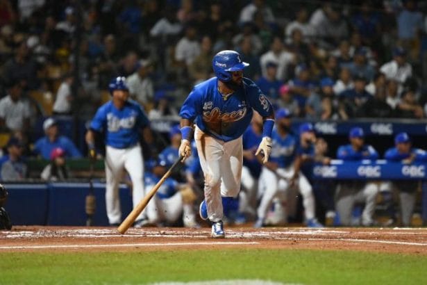 Triunfo Avasallante de los Tigres del Licey en el Estadio Quisqueya