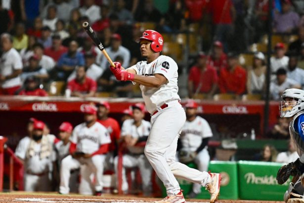 Triunfo aplastante de los Leones del Escogido sobre los Tigres del Licey