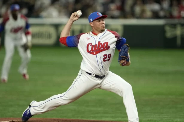 Yariel Rodriguez elige a los Azulejos de Toronto para su debut en las Grandes Ligas