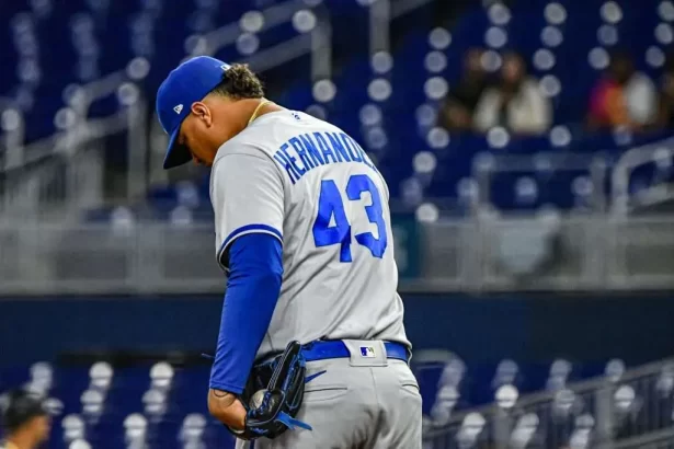 Carlos Hernandez el lanzador de los Reales de Kansas City se tomara un descanso