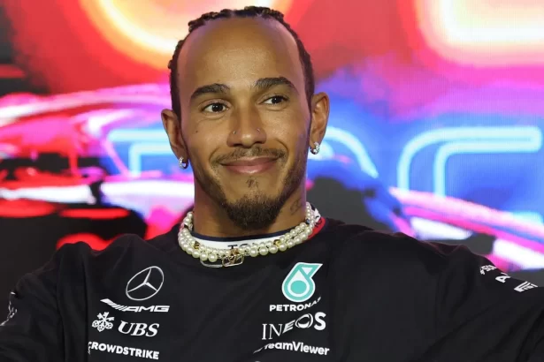 Lewis Hamilton sorprende al mundo del automovilismo Se unira a Ferrari en 2025