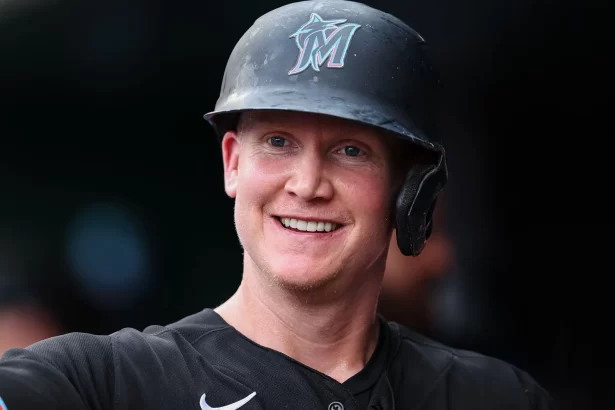 Los Cubs de Chicago suman a Garrett Cooper a sus filas