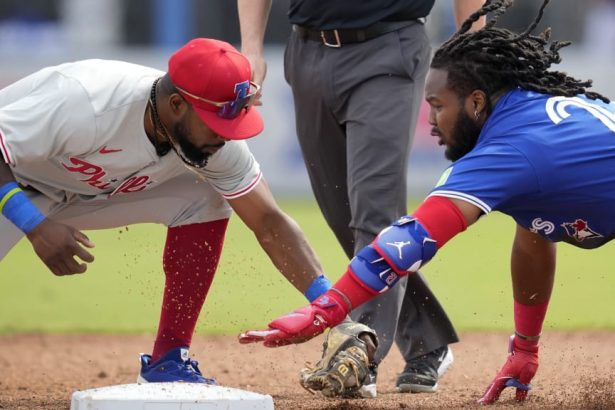 Vladimir Guerrero Jr. brilla evitando ser puesto out en el Spring Training