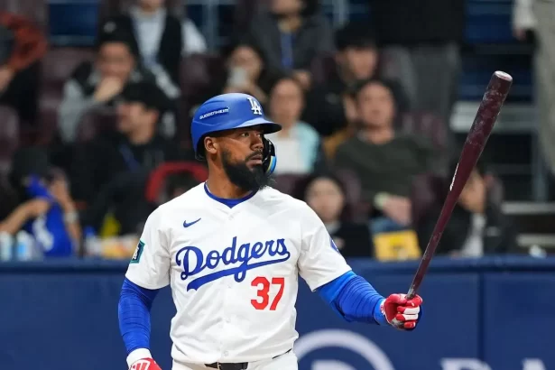 Asi fue el debut de Teoscar Hernandez con los Dodgers en Seul