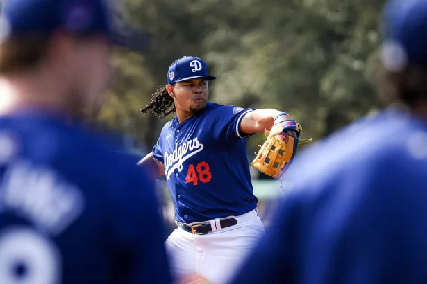 Brusdar Graterol pieza clave de los Dodgers se perdera la Serie de Seul