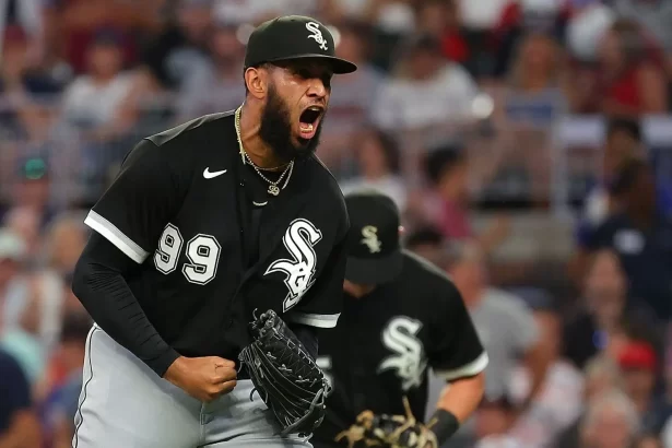 Los Cardenales de San Luis pierden a Keynan Middleton para el dia inaugural