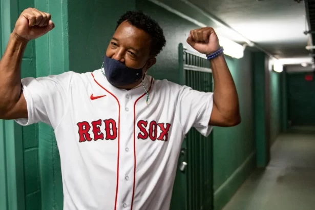 Pedro Martinez insta al Presidente Abinader a construir un estadio de clase mundial