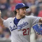 Trevor Bauer busca su retorno a las Grandes Ligas tras brillar en encuentro de exhibicion