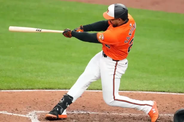 Anthony Santander lidera a los Orioles con su poderoso bate