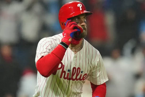 Bryce Harper destroza records con tres jonrones en una noche historica para los Filis 1