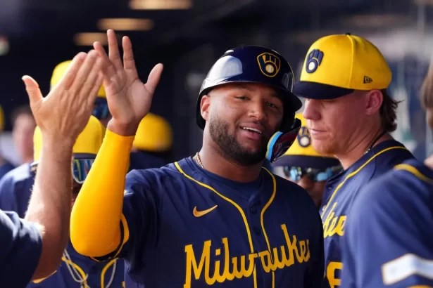 Cerveceros de Milwaukee imparables Jackson Chourio lidera el camino
