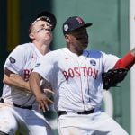 Devers y ONeill chocan violentamente durante juego entre Medias Rojas y Guardianes