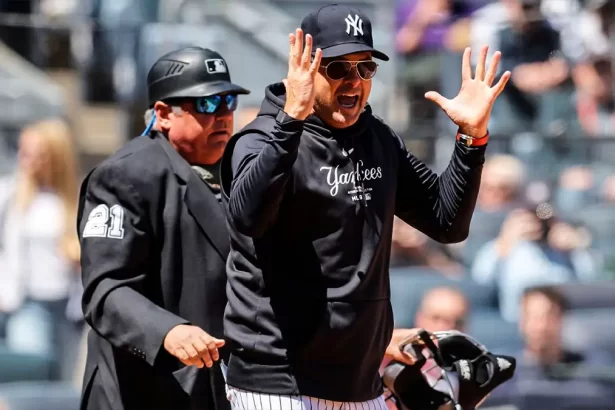 El insolito incidente que saco a Aaron Boone del juego