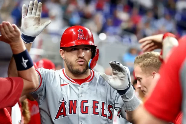 El poderio de Mike Trout resuena en el loanDepot Park