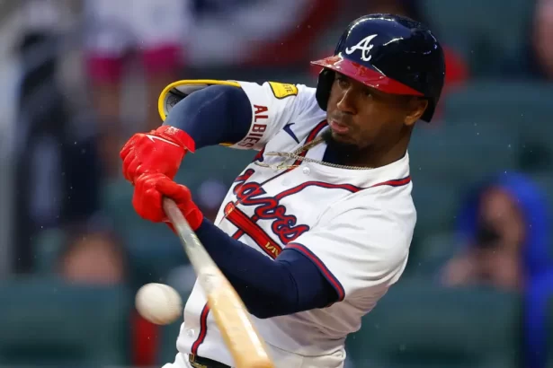 Golpe para los Bravos de Atlanta Ozzie Albies baja por fractura en el pie 1