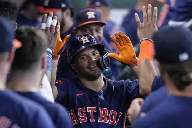 Jose Altuve continua ascendiendo en la lista de hits de las Grandes Ligas