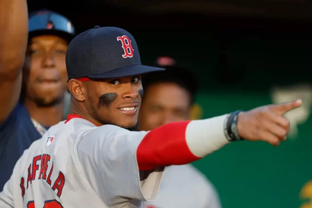Los Red Sox de Boston acuerdan un extension con Ceddanne Rafaela