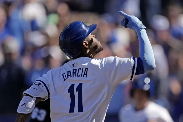 Maikel Garcia conecto su tercer jonron de la temporada frente a los Orioles de Baltimore 1