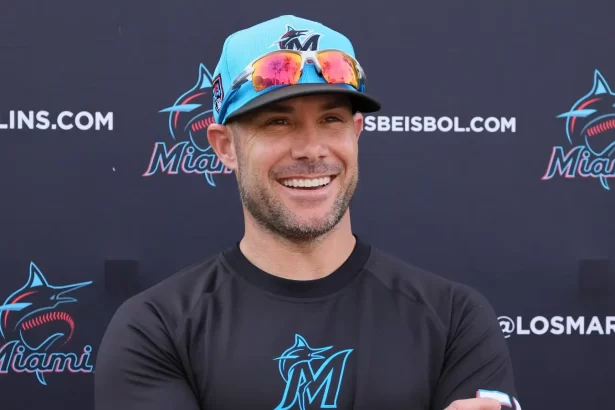 Marlins de Miami dejaran de contar con Skip Schumaker como entrenador para 2025