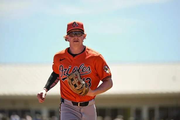 Sensacion en Baltimore Heston Kjerstad se une al equipo de Grandes Ligas