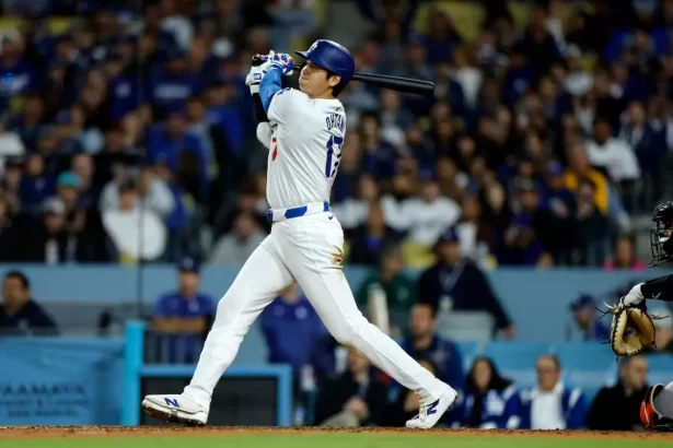 Shohei Ohtani conecta su primer jonron con los Dodgers a 430 pies