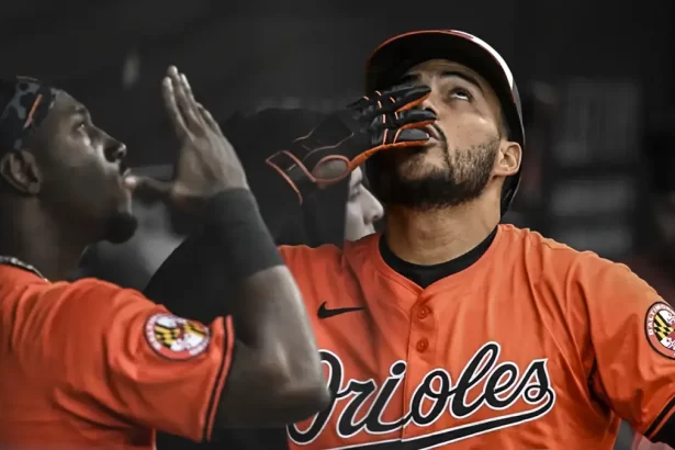 Anthony Santander se retira del juego debido a una lesion en la rodilla