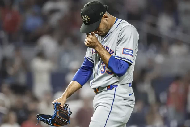 Edwin Diaz lucha en la loma Crisis en el cierre de los Mets de Nueva York