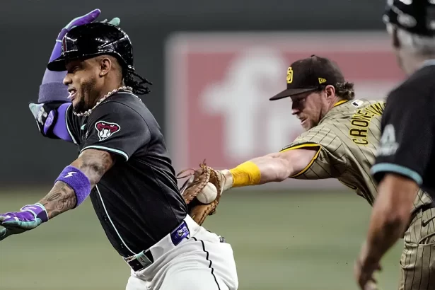 El espectacular arte defensivo de Fernando Tatis Jr. brilla en el jardin derecho
