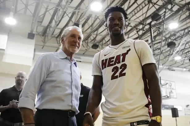 Es el fin de Jimmy Butler en Miami Heat Pat Riley expresa su descontento