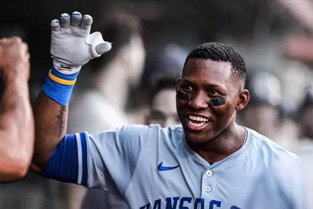 Explosiva velocidad en las bases Dairon Blanco sorprende en el duelo Reales vs. Angelinos